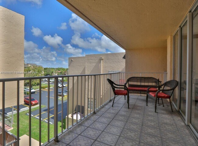 Building Photo - 10700 SW 108th Ave