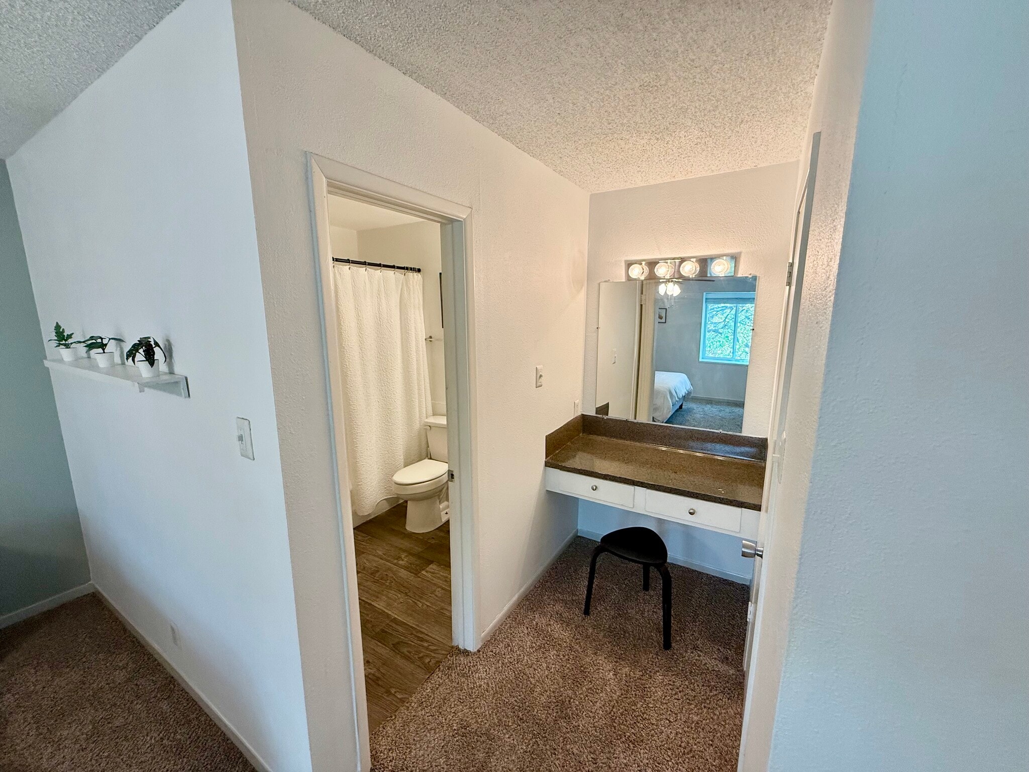 Building Photo - 2218 Mission Hill Dr