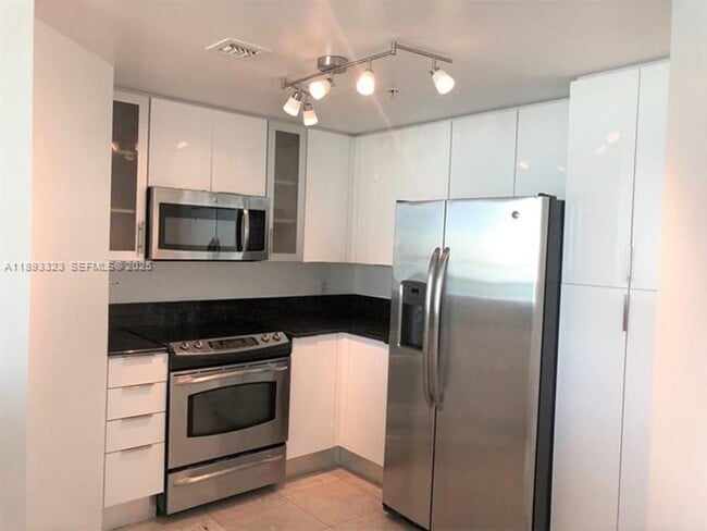 Building Photo - 7900 Harbor Island Dr