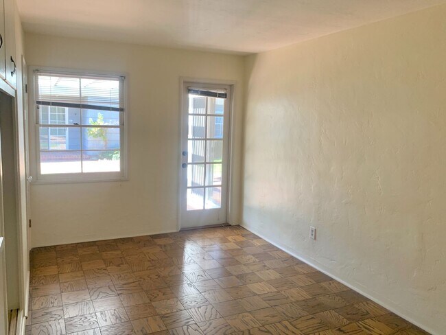 Building Photo - 140 G Ave