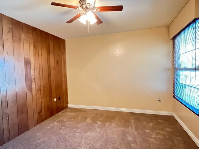 Building Photo - 3-bedroom 2-bathroom House for Rent in Riverside
