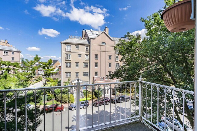 Building Photo - 101 Shearwater Ct E