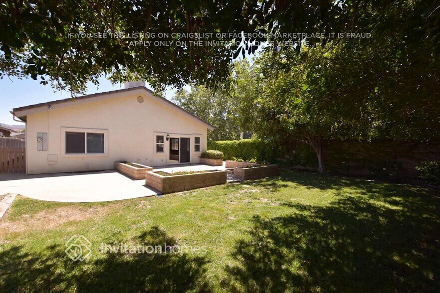 Building Photo - 113 E Bonita Dr