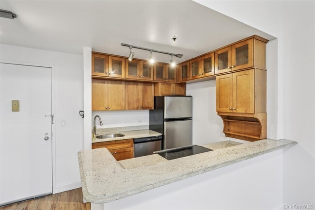 Building Photo - 3208 Villa at the Woods