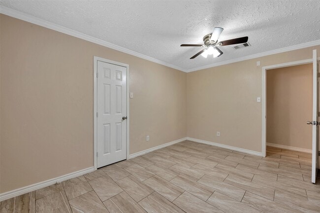 Building Photo - 25747 Timber Lakes Dr