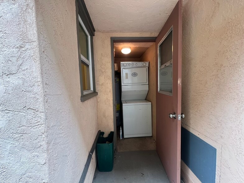 Building Photo - 2019 Cypress Ave