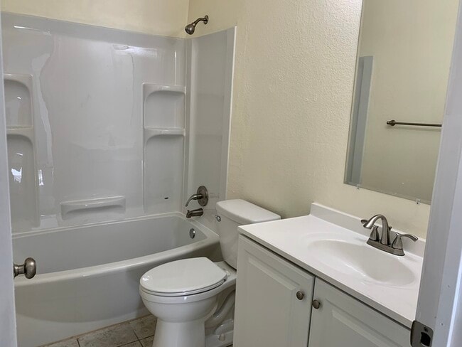 Building Photo - 206 Tamara Dr