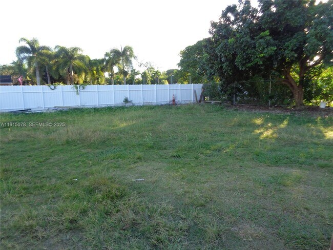 Building Photo - 32970 SW 210th Ave