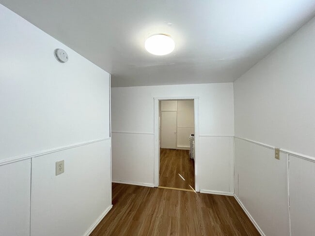 Building Photo - 3 Bedroom 1 Bathroom House