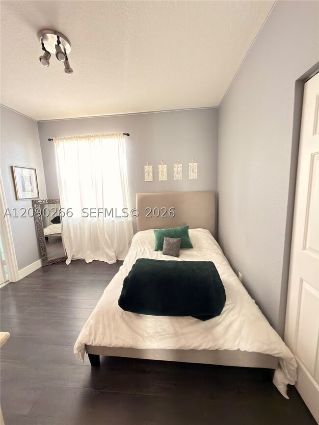 Building Photo - 5051 SW 35th Way