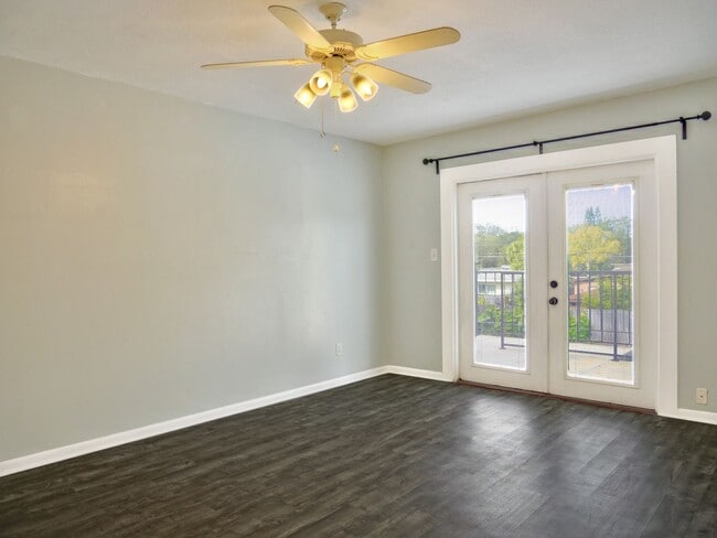 Building Photo - UPDATED 2 Bedroom 2 Bath Woodcrest Condo i...