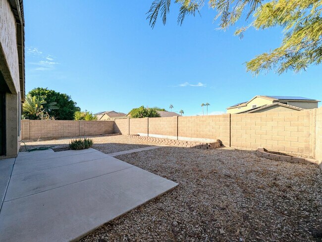 Building Photo - 5770 W Golden Ln