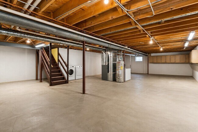 Building Photo - 198 Mistwood Ln
