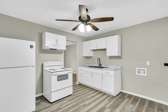 Building Photo - Complete Remodel!  3 Bedroom Home - Available November 2026