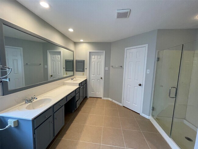 Building Photo - 7110 Pembrough Ln