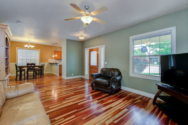 Building Photo - Beautiful Home In Hidden Springs