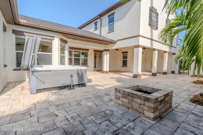 Building Photo - 2453 Rodina Dr