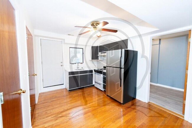 Building Photo - 2 bedroom in CHICAGO IL 60641