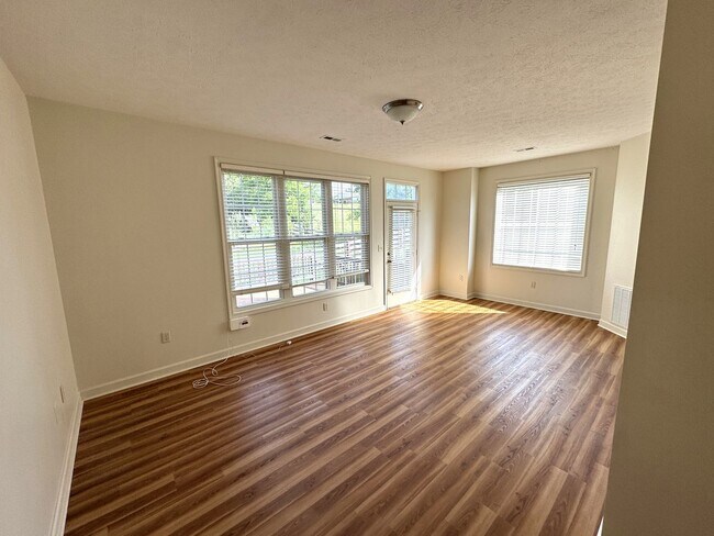 Building Photo - Taylor Spring Townhouse With Garage and Basement