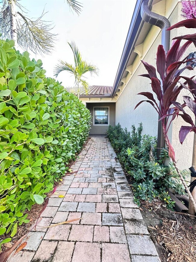 Building Photo - 4016 Basket Oak Cir