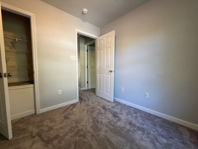 Building Photo - Upgraded 3 Bedroom Townhome North Chesterfield