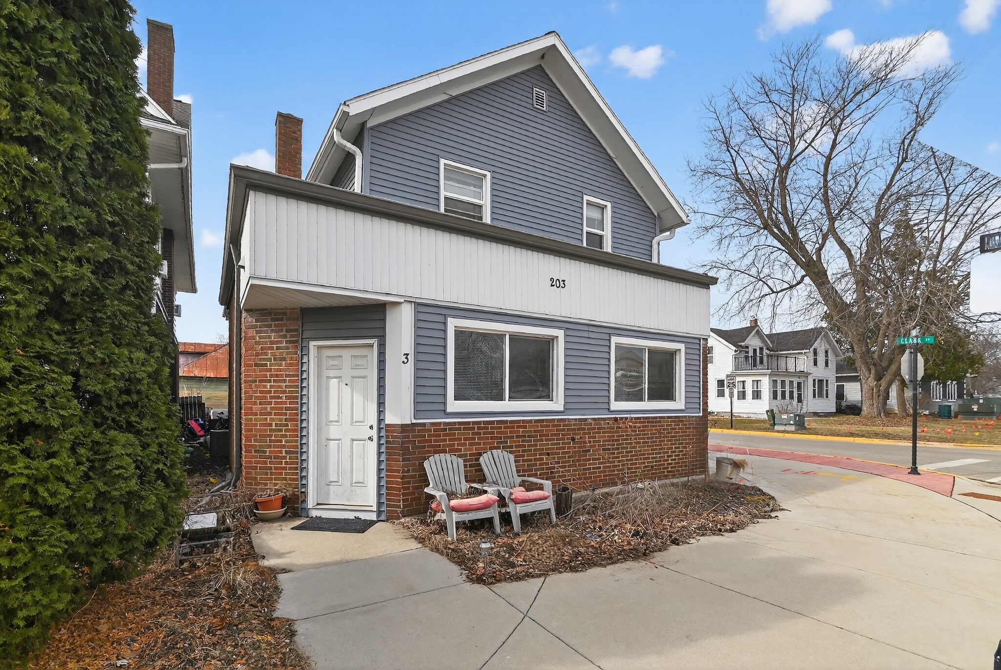 Building Photo - 203 S Main St