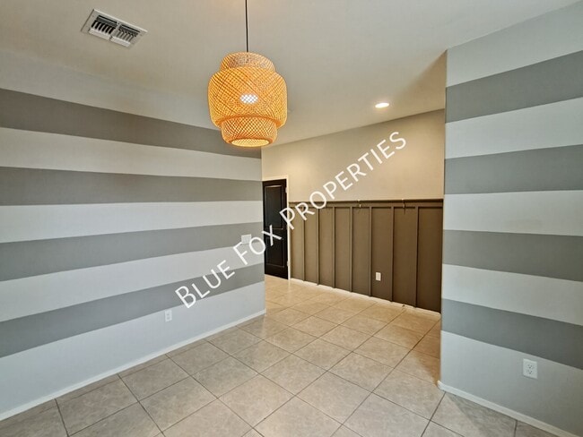 Building Photo - 897 West Calle Zoca