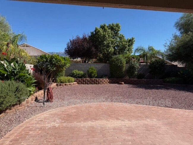 Building Photo - 13256 N Hammerstone Ln