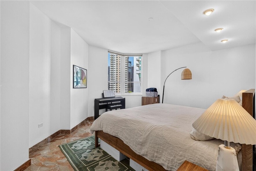 Building Photo - 888 Brickell Key Dr