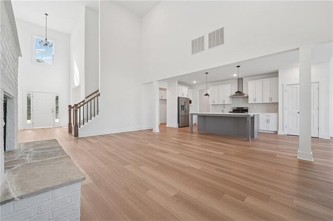 Building Photo - 2049 Chestnut Oak Trl