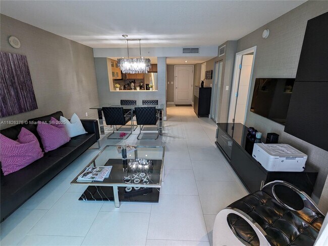 Building Photo - 2101 Brickell Ave