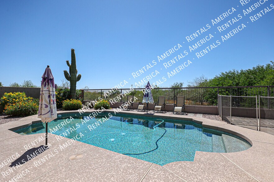 Building Photo - 3055 N Red Mountain