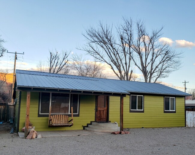 Building Photo - 692 N 500 W