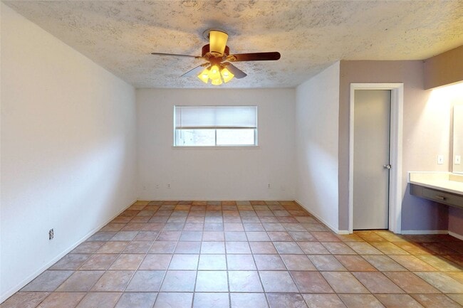 Building Photo - 2711 Heritage Colony Dr