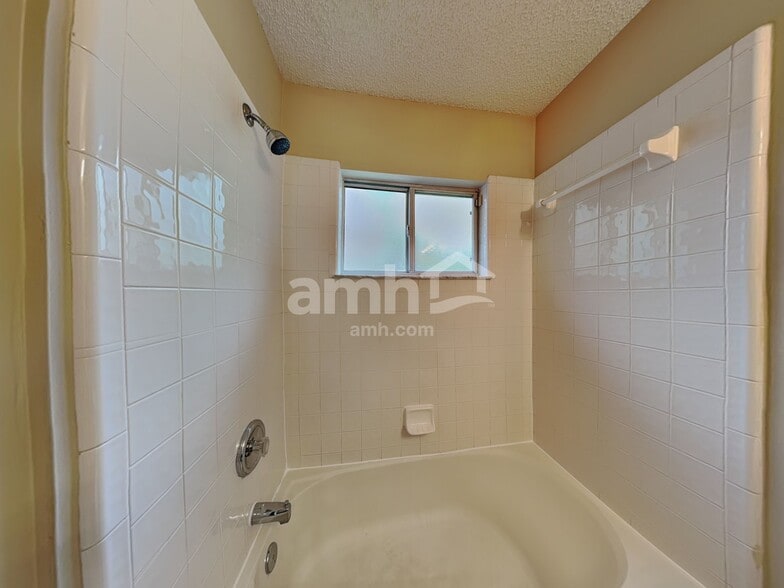 Building Photo - 12407 Hatton Chase Ln E