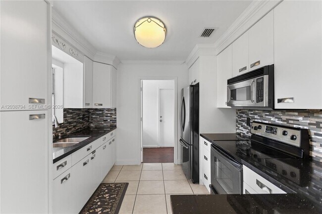 Building Photo - 4151 SW 56th Ave