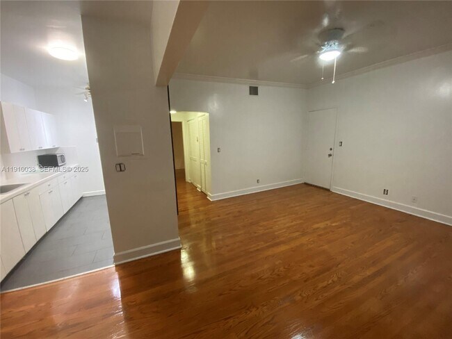 Building Photo - 610 8th St