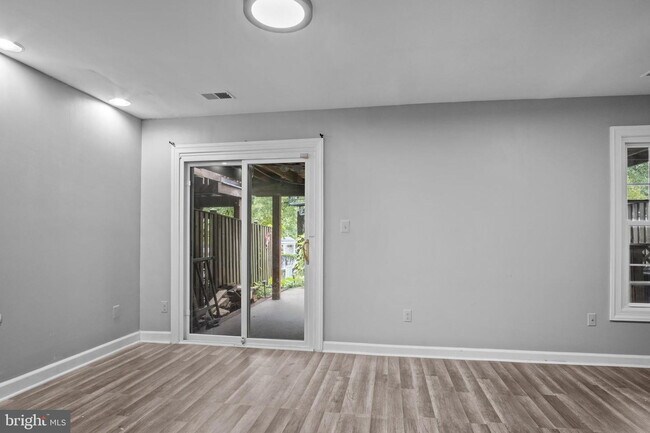 Building Photo - Stunning Ashburn Townhome with Endless Appeal