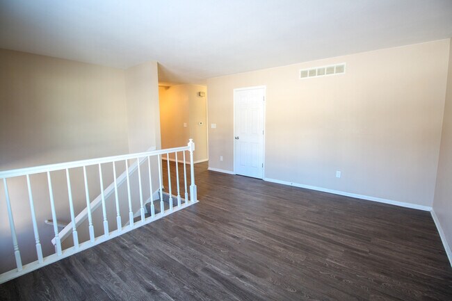 Building Photo - 2006 10th St