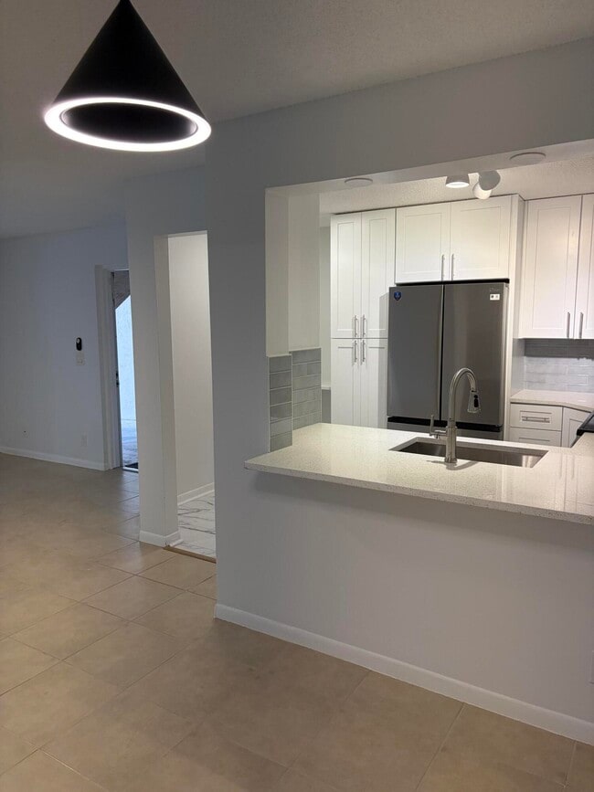 Building Photo - 13811 Oneida Dr