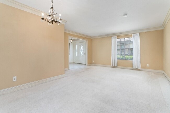 Building Photo - 5960 Townhouse Ln