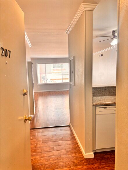 Building Photo - 5711 Camellia Ave