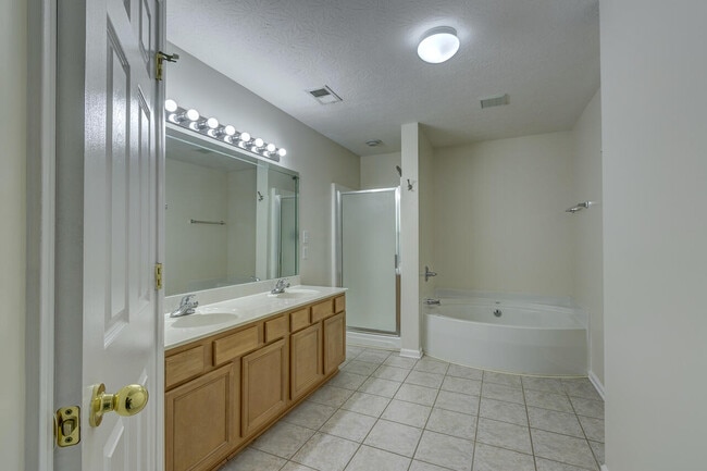 Building Photo - 632 Vonbryan Trace