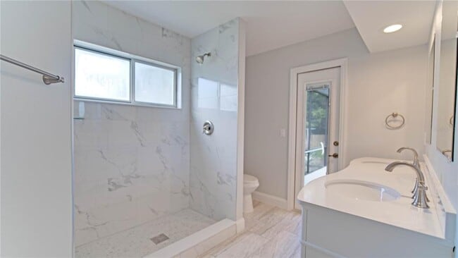 Building Photo - 600 Everett St