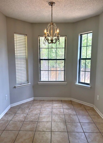 Building Photo - 2806 Maryland Cir E