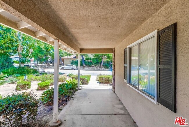 Building Photo - 687 Mt Carmel Dr