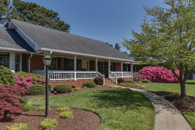 Building Photo - 4241 Rivercliff Crescent W