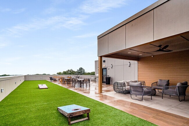 Building Photo - 112 Rogers St NE