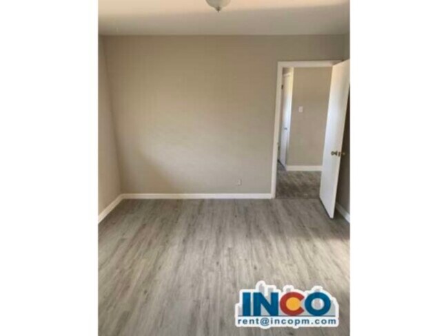 Building Photo - 4940 Lakeshore Dr