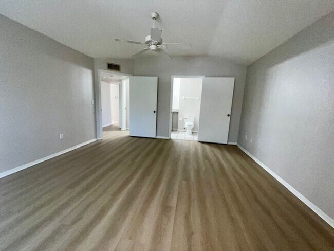 Building Photo - NEW-Remodeled bathroom & kitchen! NEW VINYL PLANK flooring & fresh paint! 2 bedroom 1 bath condo ...